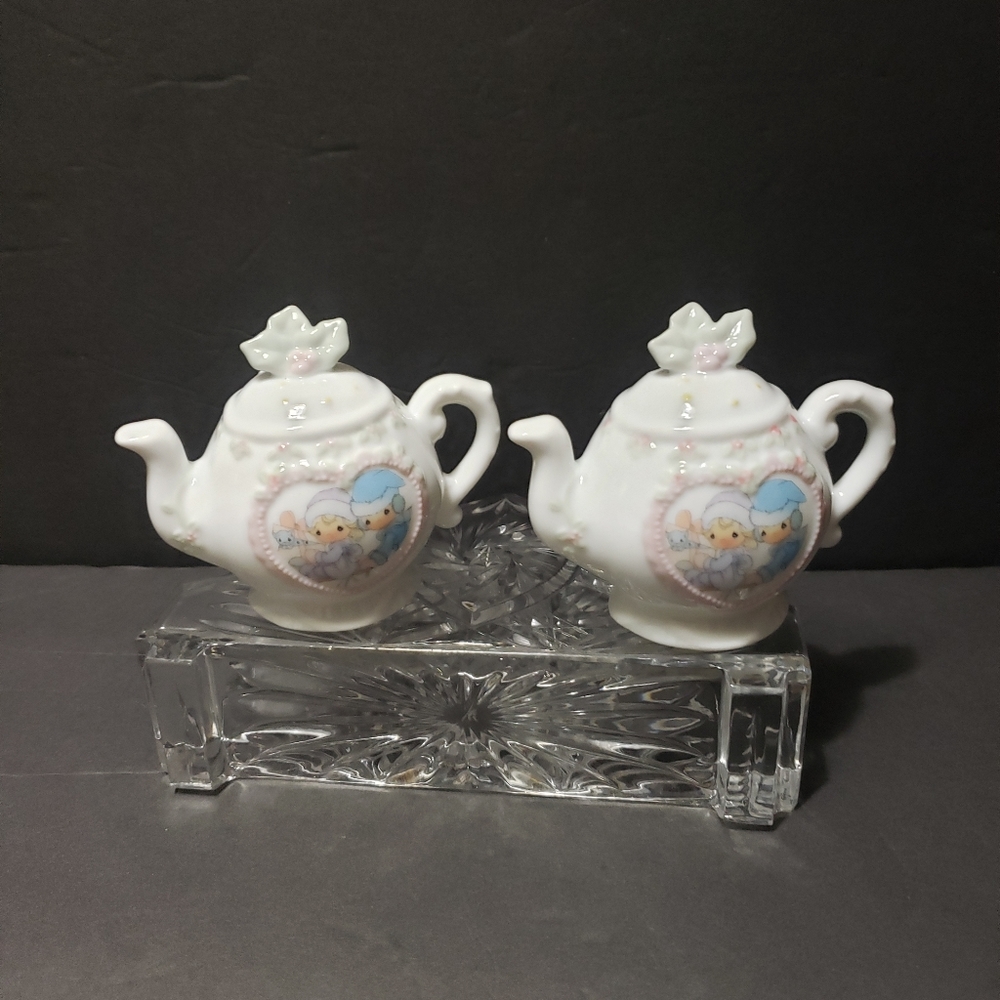 Vintage 1994 PRECIOUS MOMENTS  Mini Teapots Ornaments (2)